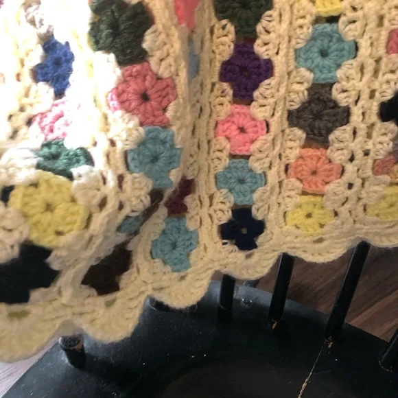 Granny Square Crocheted Afghan Throw Blanket Handmade Knit Multicolor VTG 67x49 - Picture 3 of 5